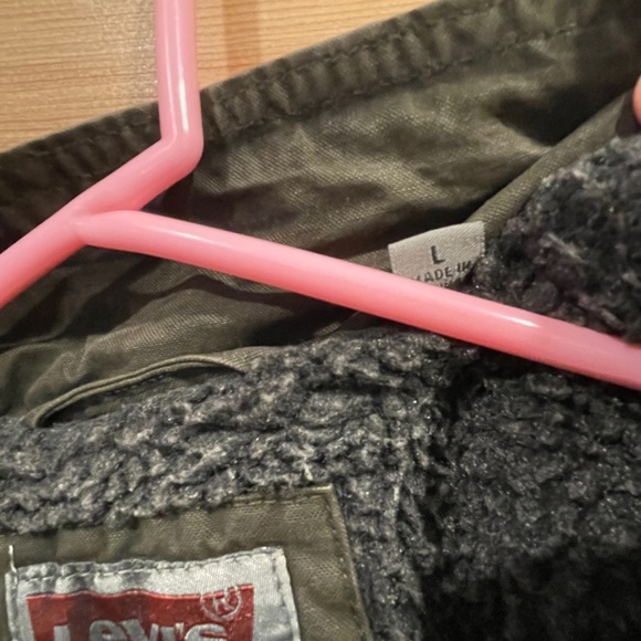 SOLD Thick Levi jacket size large - Picture 3 of 3